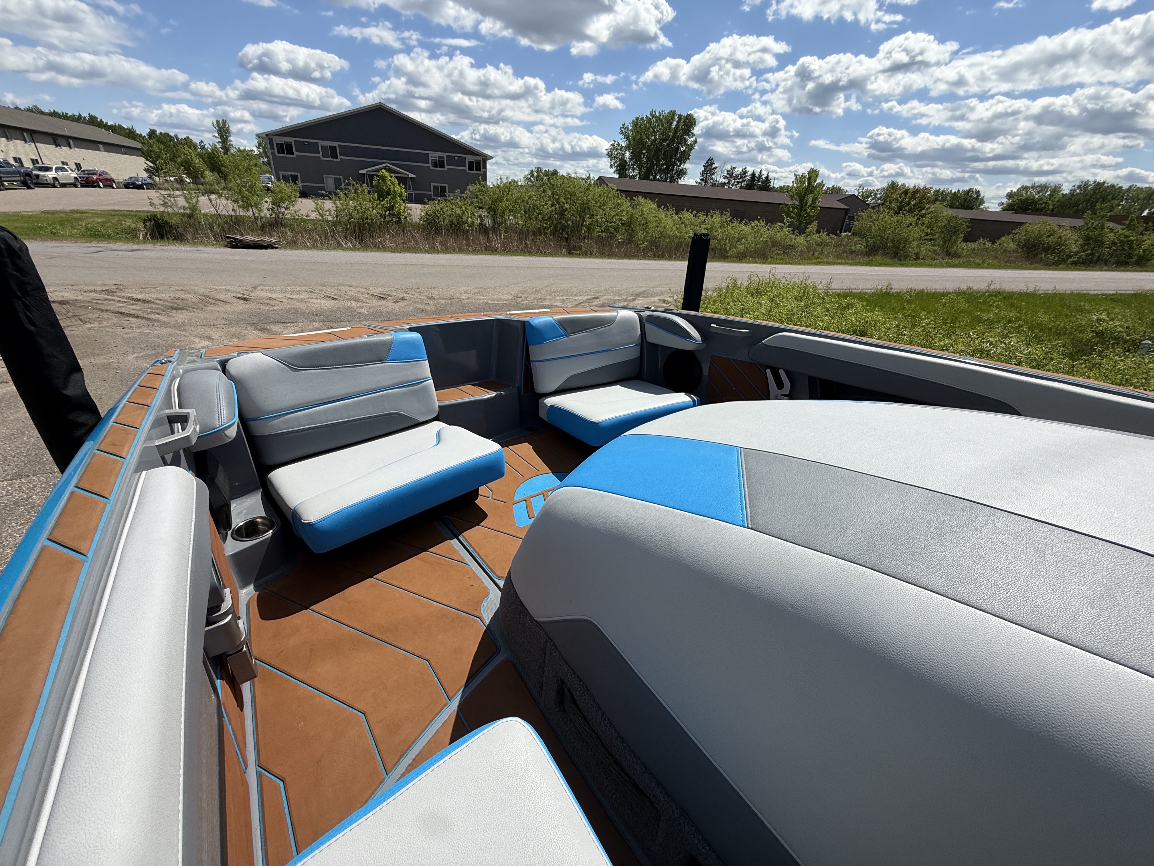 2023 Malibu Response TXI MO - 440 Hours Icon